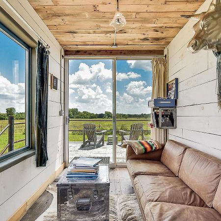 Flophouze Shipping Container Hotel Round Top 외부 사진