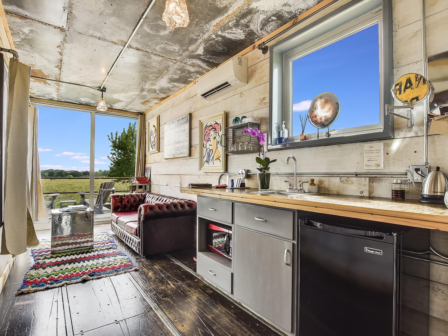 Flophouze Shipping Container Hotel Round Top 외부 사진